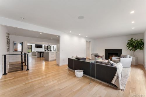 7 Windsong Rd, Ardsley, NY, 10502-1702 | Card Image