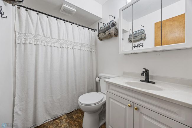 Main Level Bathroom | Image 7
