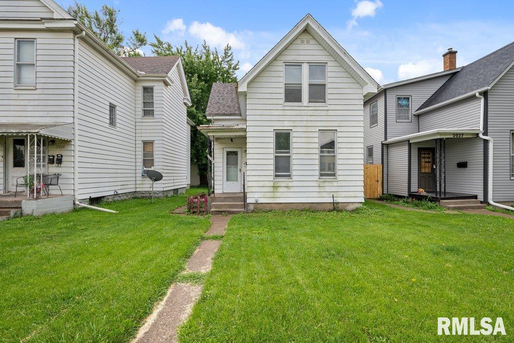 3rd St, Davenport, IA 52802