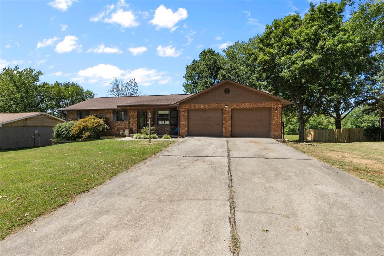 Connie St, Jackson, MO 63755