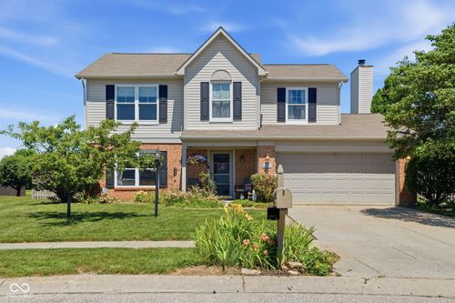 556 Alton Dr, Greenwood, IN, 46143-8434 | Card Image