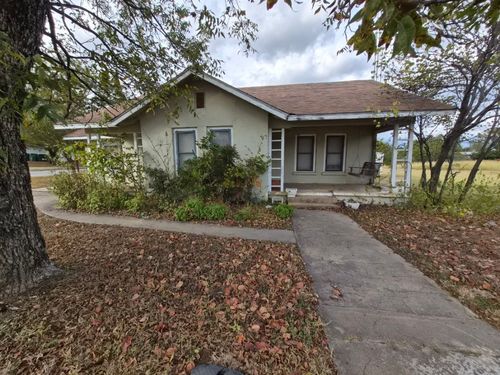 601 E Green St, Llano, TX, 78643-2719 | Card Image