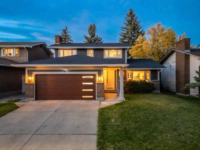 111 Lake Bonavista Dr Se, House other with 4 bedrooms, 3 bathrooms and 4 parking in Calgary AB | Image 2