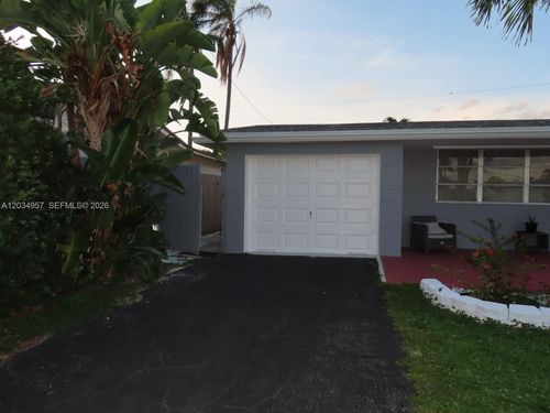 rear-8571 Nw 11th St, Pembroke Pines, FL, 33024-4859 | Card Image