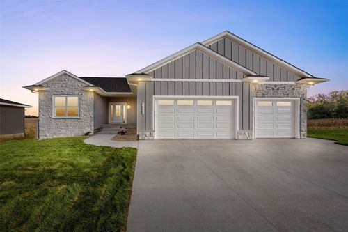 1525 3rd St Sw, Mount Vernon, IA, 52314-1692 | Card Image