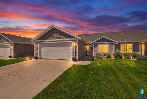 6402 W Maxwell Pl, Sioux Falls, SD, 57107-3203 | Card Image