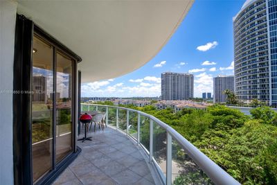 904 - 4000 Island Blvd, Condo with 2 bedrooms, 2 bathrooms and null parking in Aventura FL | Image 3