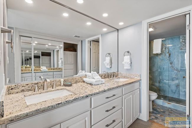 APT-402 - 3000 Gulf Blvd, Condo with 2 bedrooms, 2 bathrooms and null parking in South Padre Island TX | Image 24