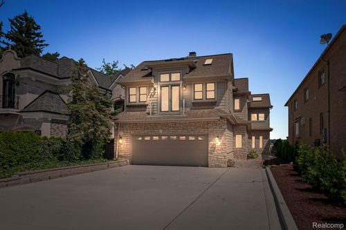 2380 Walnut Lake Rd, West Bloomfield, MI, 48323-3740 | Card Image