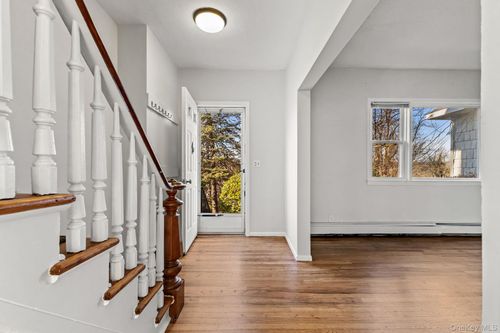 45 Pamela Ln, Valhalla, NY, 10595-1423 | Card Image