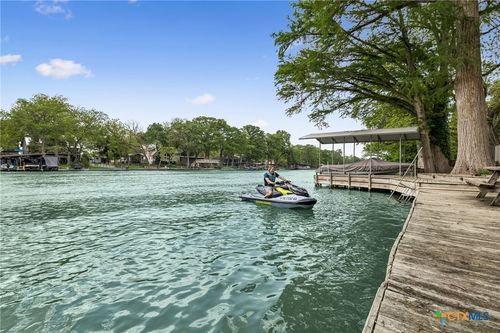 723 E Zipp Rd, New Braunfels, TX, 78130-9612 | Card Image