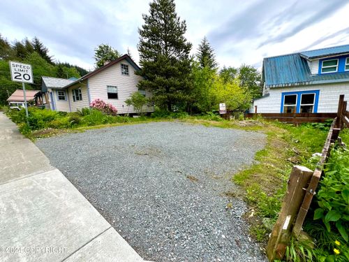 275 Irwin St, Juneau, AK, 99801-1545 | Card Image