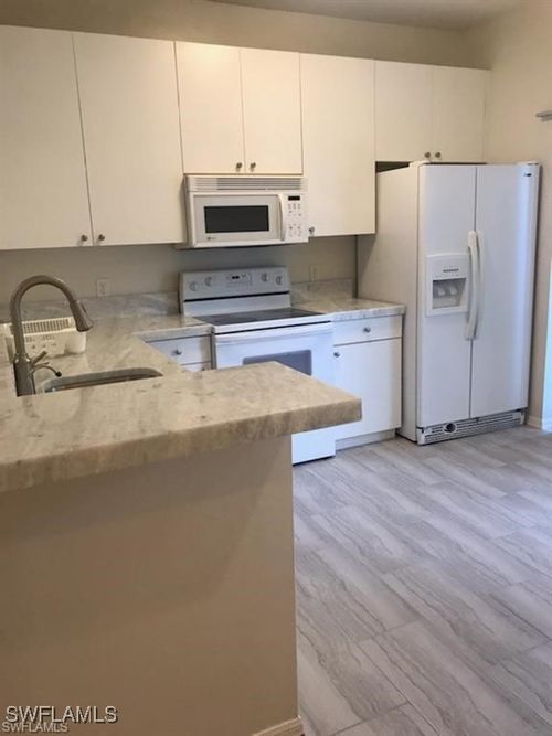 apt-3-3265 Amanda Ln, NAPLES, FL, 34109-3909 | Card Image