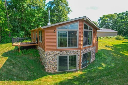 W9070 Von Haden Rd, ELROY, WI, 53929-9421 | Card Image
