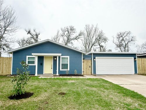 420 Winding Way St, Lake Jackson, TX, 77566-5442 | Card Image
