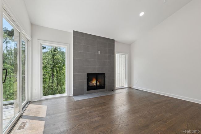 22-1105-Ivyglen-Cir-Bloomfield-Hills-MI-48304-WindowStill-32.jpg | Image 19