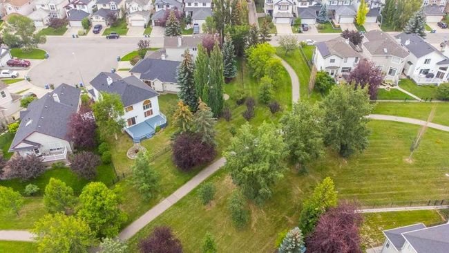 321 Douglas Ridge Pl Se, House detached with 3 bedrooms, 2 bathrooms and 2 parking in Calgary AB | Image 4