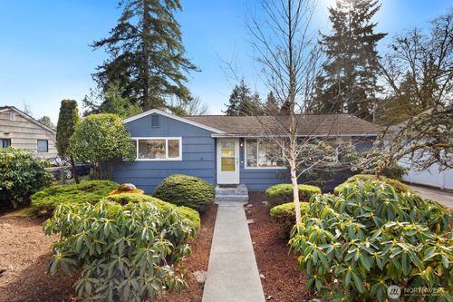 2109 N 158th Street, Shoreline, WA, 98133 | Card Image