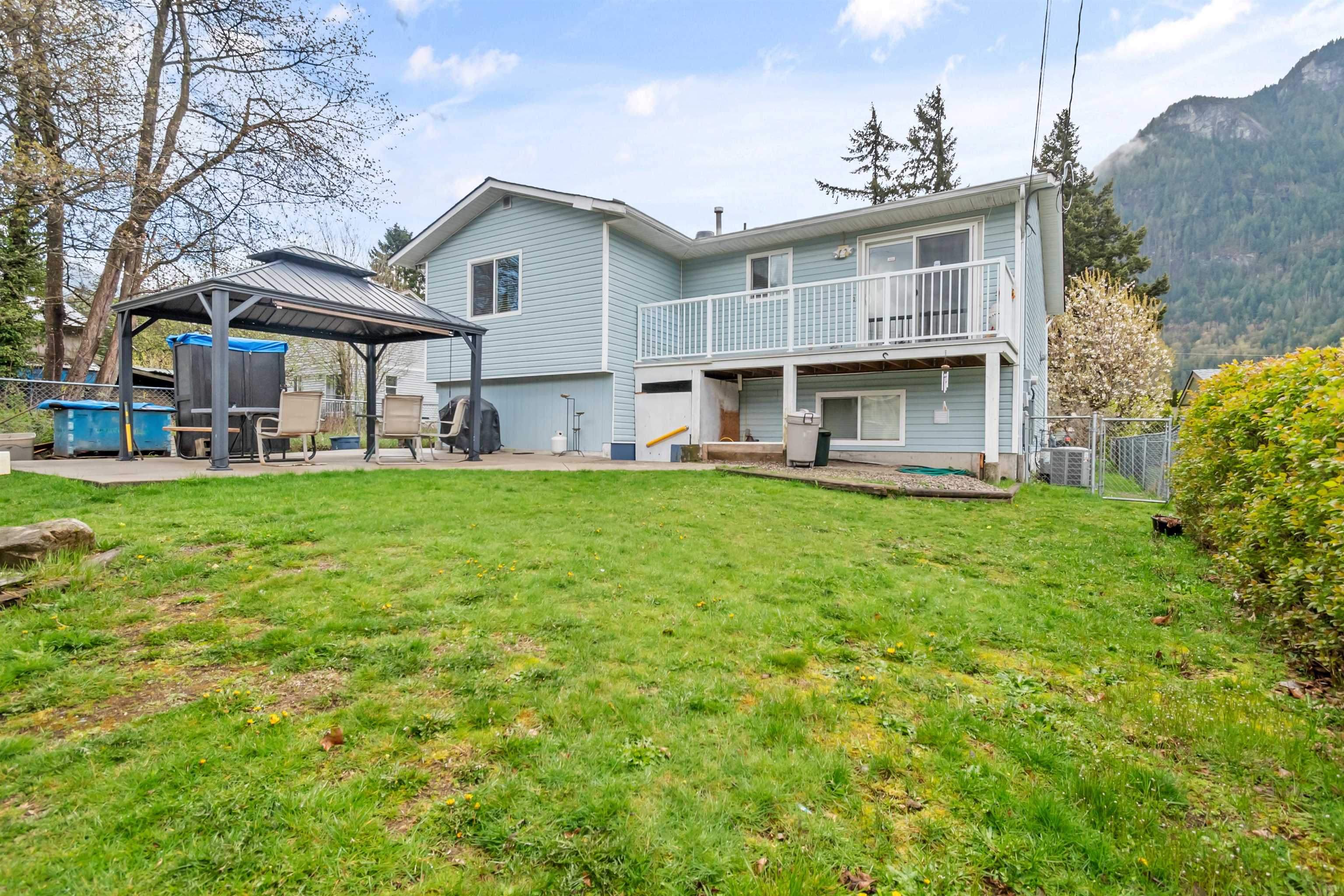 555 Fort Street, House other with 4 bedrooms, 2 bathrooms and 6 parking in Hope BC | Image 28