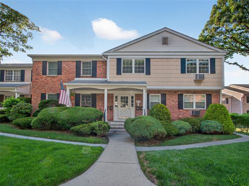 252 Parkside Dr, Suffern, NY, 10901-7856 | Card Image