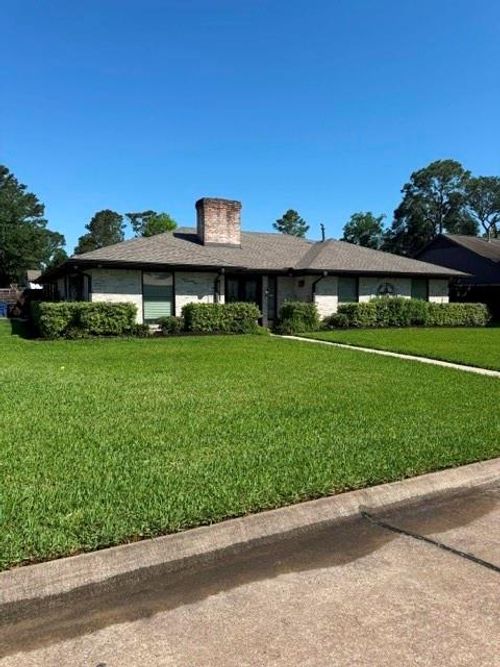 102 Cherry Tree Ln, Friendswood, TX, 77546-2002 | Card Image