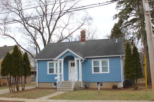 689 Bent St, Elgin, IL, 60120-7952 | Card Image