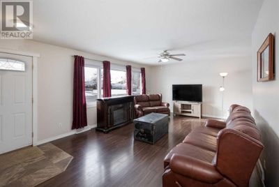 4920 43 St, House other with 3 bedrooms, 2 bathrooms and 4 parking in Innisfail AB | Image 3