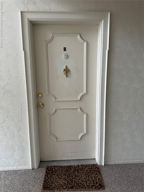 13920 Camelot Dr, Sterling Heights, MI, 48312-2445 | Card Image