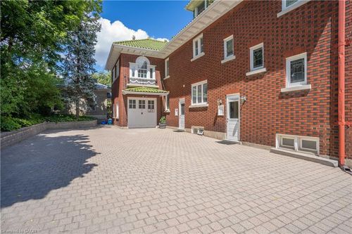 2-12 Wellington St N, Kitchener, ON, N2H5J4 | Card Image