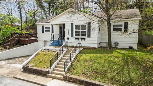 9 E Trenton Blvd, Fayetteville, AR, 72701-3449 | Card Image