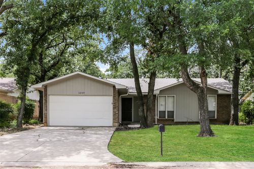 1209 Pin Oak Dr, Denton, TX, 76209-4683 | Card Image