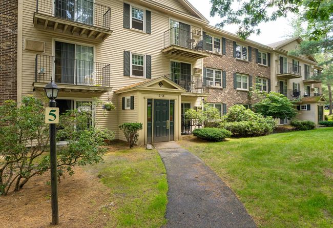 APT-24 - 5 Autumn Leaf Dr, Condo with 2 bedrooms, 1 bathrooms and null parking in Nashua NH | Image 36