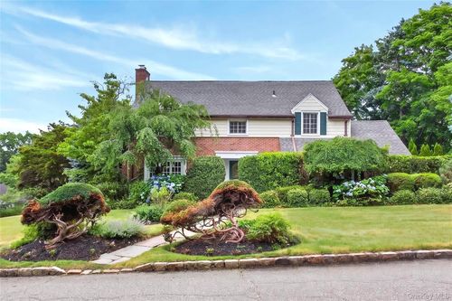 10 Ridge Dr, Port Washington, NY, 11050-3304 | Card Image