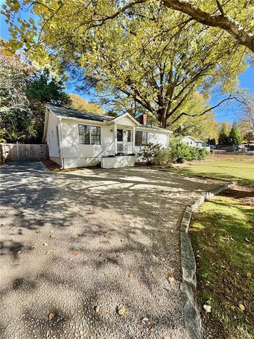 635 Valley Brook Rd, Scottdale, GA, 30079-1040 | Card Image