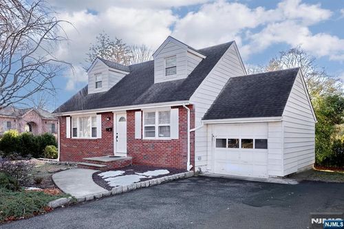 31 Madison Ave, Demarest, NJ, 07627-1429 | Card Image