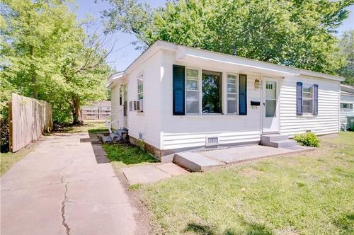 810 Bell Dr, Midwest City, OK, 73110-2706 | Card Image