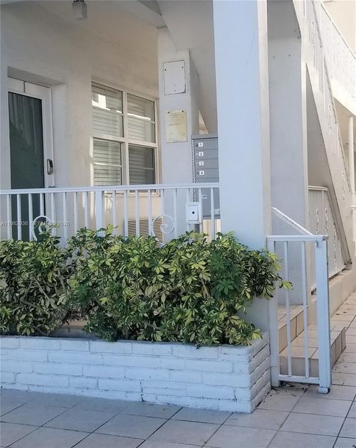 apt-1-7510 Carlyle Ave, Miami Beach, FL, 33141-2245 | Card Image