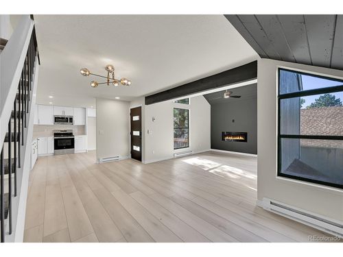 g16-3433 Cripple Creek Sq, Boulder, CO, 80305-7156 | Card Image