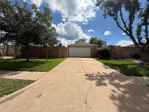 16103 Camino Del Sol Dr, Houston, TX, 77083-3922 | Card Image