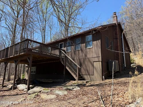 16 S Iroquois Cir, Hazleton, PA, 18202 | Card Image