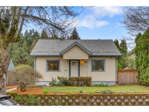 9747 N Smith St, Portland, OR, 97203-1548 | Card Image