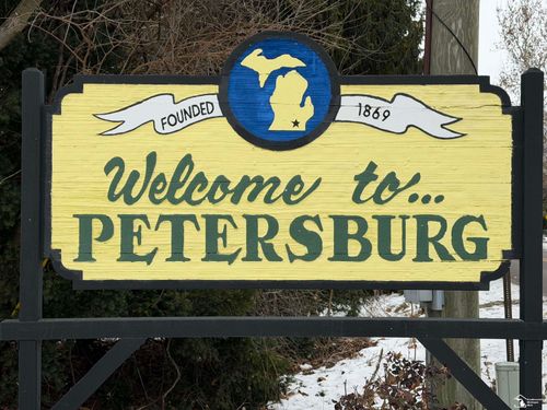 37 W Chestnut St, Petersburg, MI, 49270-9601 | Card Image