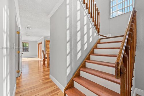 20155 E Oakmont Cir, Hialeah, FL, 33015-2067 | Card Image