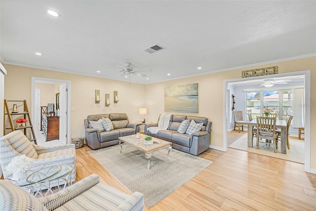 308 Matisse Cir E, House other with 3 bedrooms, 2 bathrooms and null parking in NOKOMIS FL | Image 9