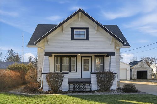 71 Central Ave Ne, Swisher, IA, 52338-9411 | Card Image