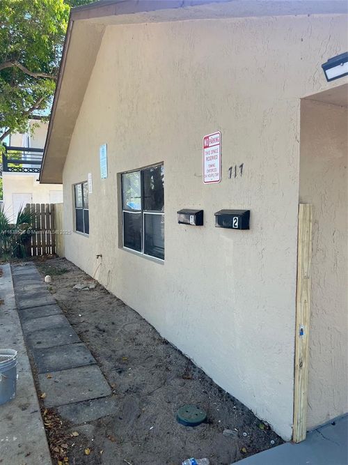 2-717 Nw 5th Ave, Pompano Beach, FL, 33060-5519 | Card Image