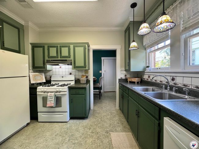 2504 Walnut St, House other with 2 bedrooms, 2 bathrooms and null parking in Texarkana TX | Image 9