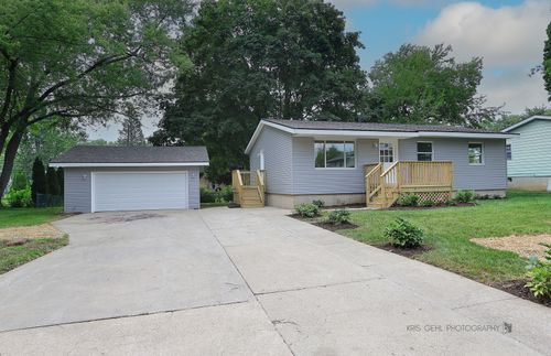 111 Peachtree Ln, Woodstock, IL, 60098-2552 | Card Image