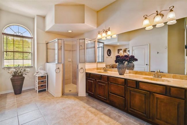 MASTER BATHROOM | Image 9