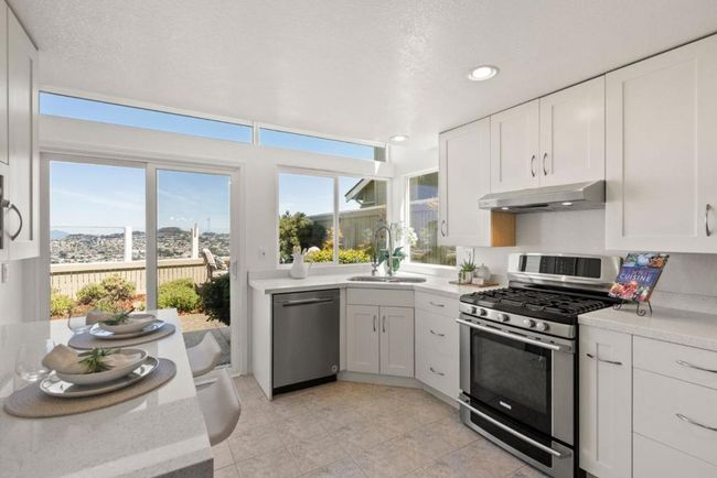 156 Treeview Dr, Townhouse with 2 bedrooms, 3 bathrooms and 2 parking in Daly City CA | Image 20